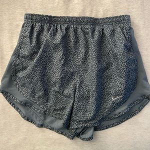 NIKE women’s tempo shorts